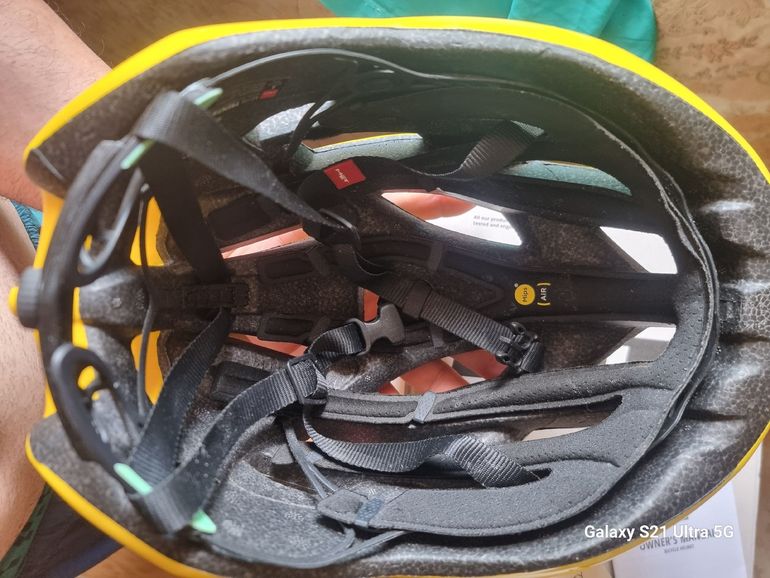 Used MET Trenta 3K Carbon MIPS UAE Team Emirates Edition 2025 bike — image 7 of 7