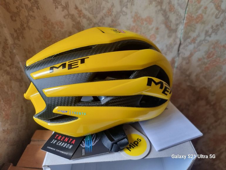 Used MET Trenta 3K Carbon MIPS UAE Team Emirates Edition 2025 bike — image 1 of 7