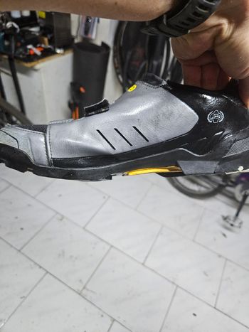 Used Shimano SH-M163G 25th Anniversary Edition 2015 bike — image 4 of 6