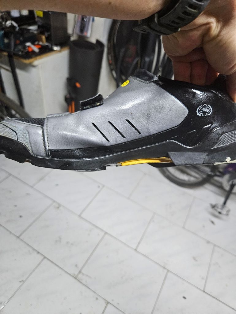 Used Shimano SH-M163G 25th Anniversary Edition 2015 bike — image 4 of 6