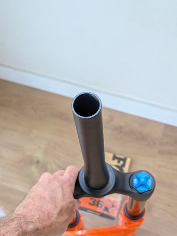 Used Fox 36 Factory Grip X 29" 160mm 2025 bike — image 6 of 11