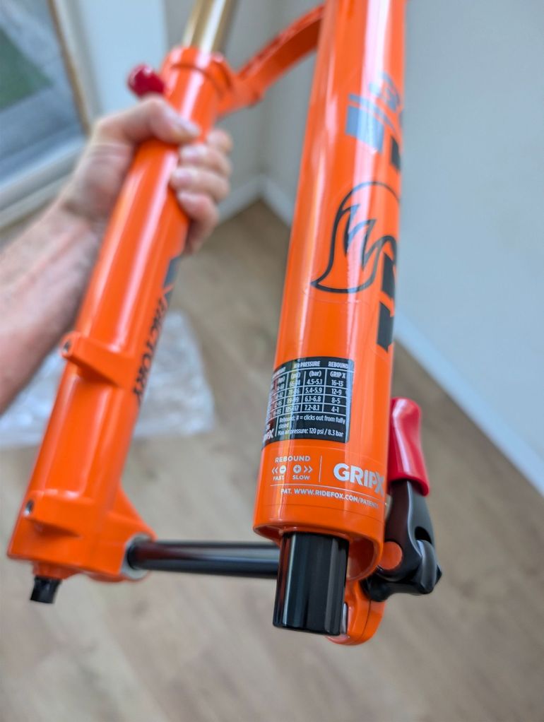 Used Fox 36 Factory Grip X 29" 160mm 2025 bike — image 5 of 11