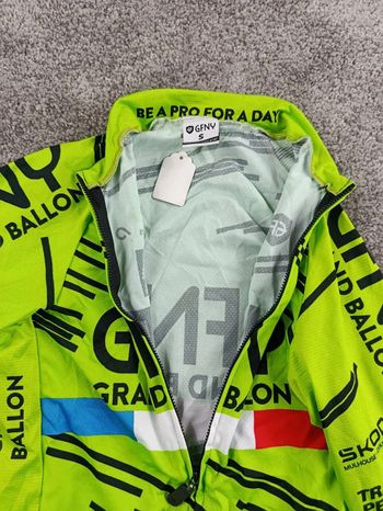Used GFNY maillot velo homme taille s -22 6158 cyclisme route respirant Grand ballon bike — image 4 of 8