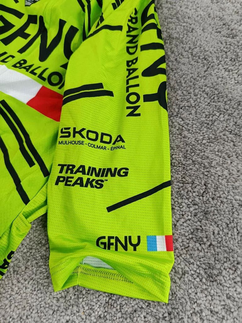Used GFNY maillot velo homme taille s -22 6158 cyclisme route respirant Grand ballon bike — image 3 of 8