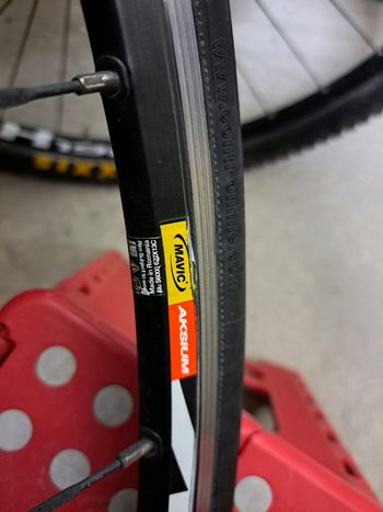 Used Mavic Aksium 622x13C 2013 bike — image 2 of 2