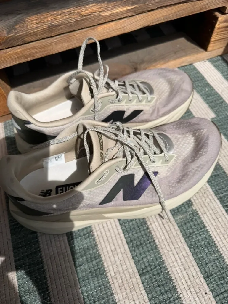 Used New Balance FuelCell Rebel v5 bike — image 5 of 5