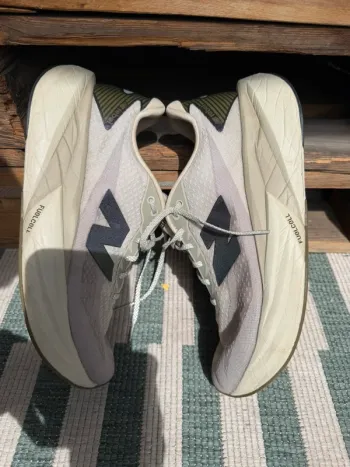 Used New Balance FuelCell Rebel v5 bike — image 4 of 5