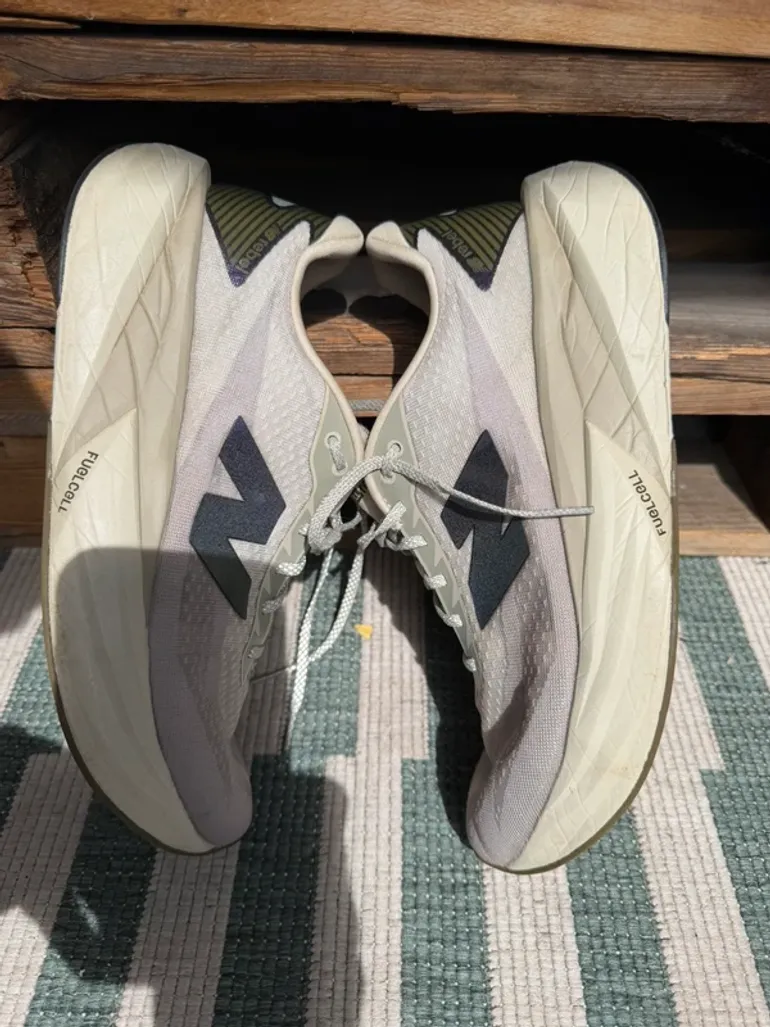 Used New Balance FuelCell Rebel v5 bike — image 4 of 5