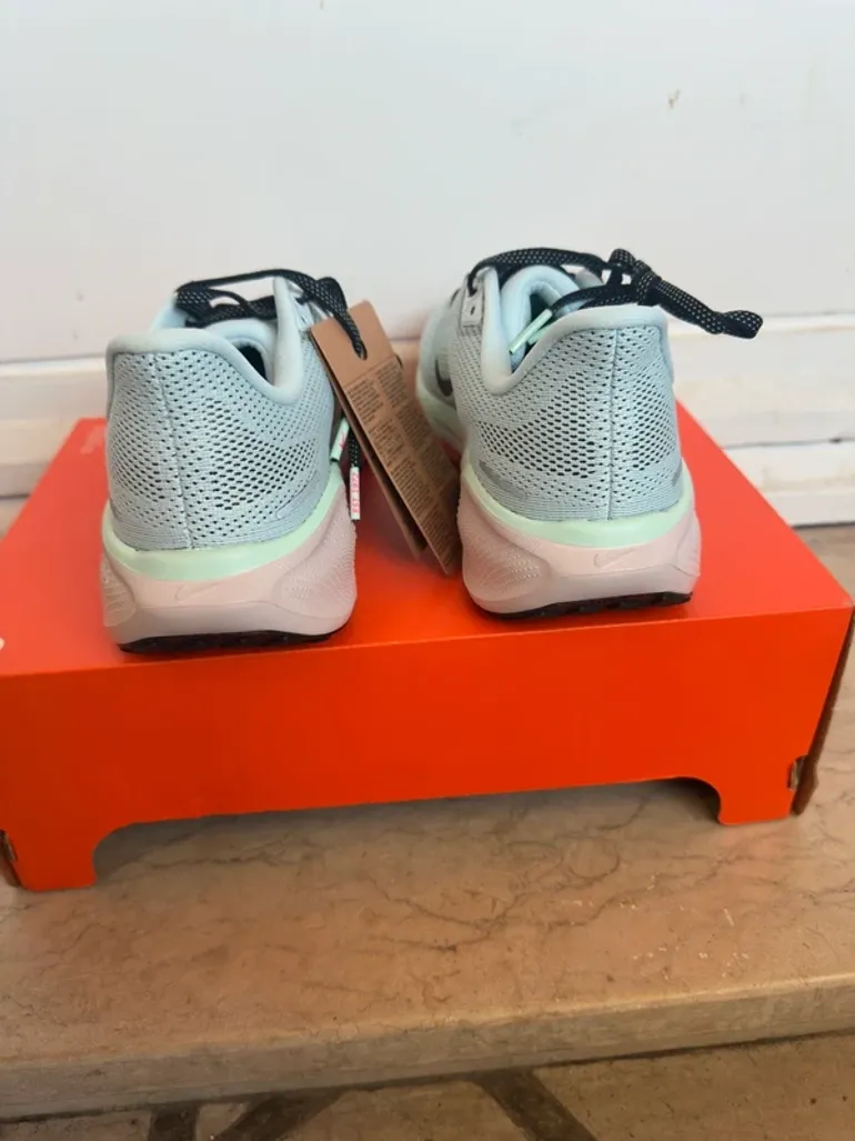 Used Nike Pegasus Air Zoom bike — image 4 of 10