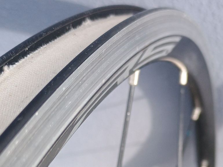 Used Shimano RS010 622x15c QR bike — image 5 of 5
