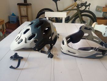 Used Bell super 3r 2025 bike — image 5 of 6