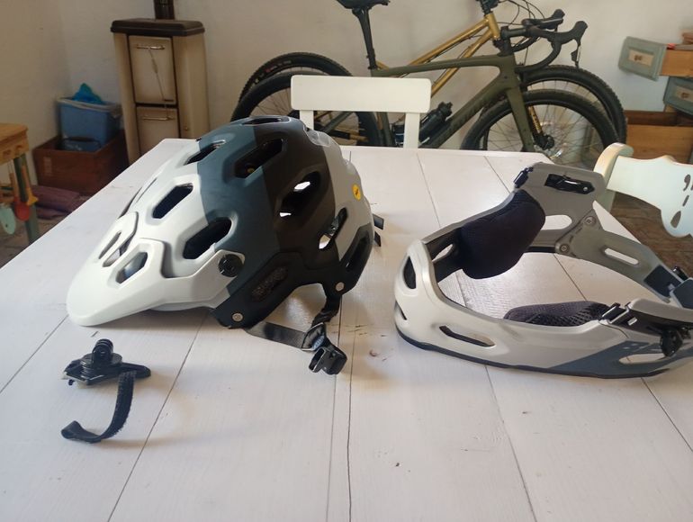Used Bell super 3r 2025 bike — image 5 of 6