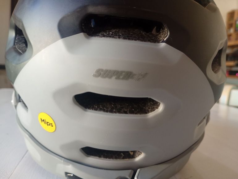 Used Bell super 3r 2025 bike — image 4 of 6