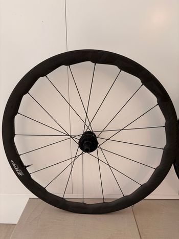 Used Zipp Laufradsatz 28" 353 NSW Carbon Tubeless Center Lock 12x100 mm 12x142 2026 bike — image 2 of 6