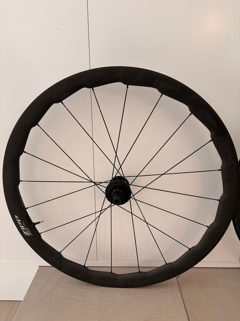 Used Zipp Laufradsatz 28" 353 NSW Carbon Tubeless Center Lock 12x100 mm 12x142 2026 bike — image 2 of 6