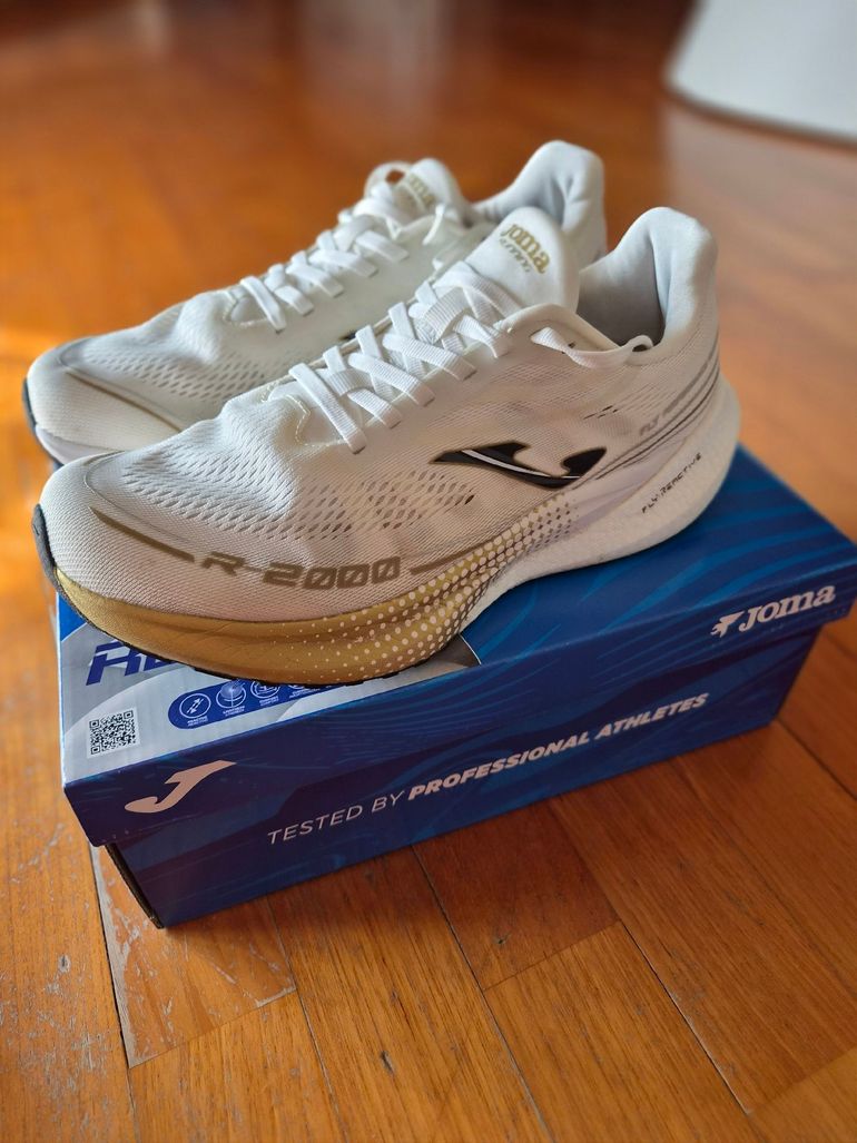 Used Joma R.2000 25 Unisex Running Shoes 2026 bike — image 1 of 2