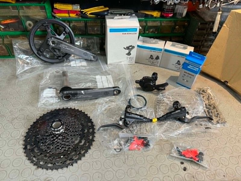 Used Shimano CUES. 1x11s. FRENO A DISCO IDRAULICO. Groupset