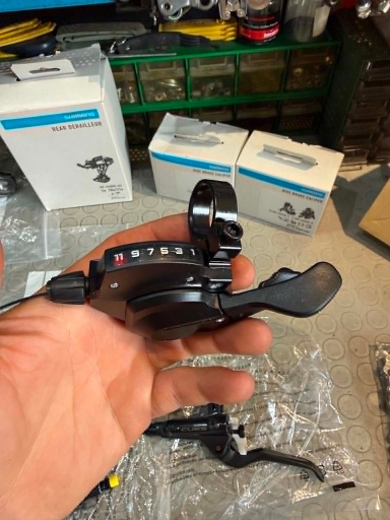 Used Shimano CUES. 1x11s. FRENO A DISCO IDRAULICO. bike — image 9 of 17