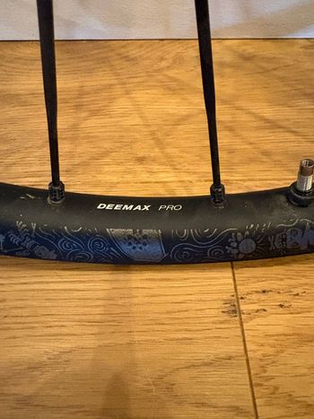 Used Mavic Deemax Pro Sam Hill Wheelset 2023 bike — image 6 of 7