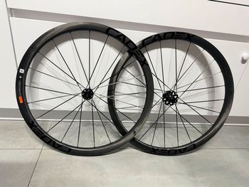 Used Cadex AR35 2024 bike — image 2 of 9