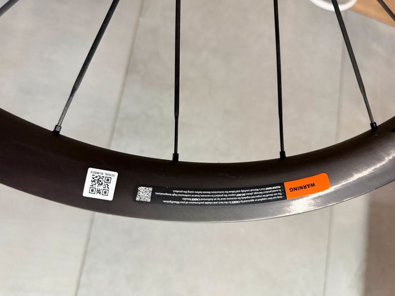 Used Cadex AR35 2024 bike — image 8 of 9