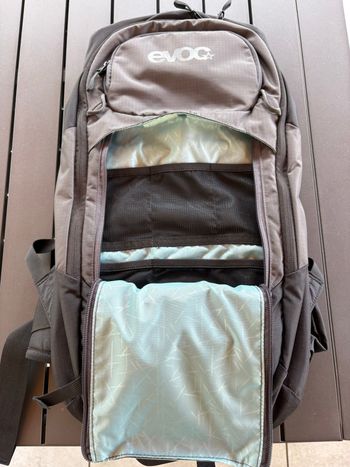 Used EVOC FR Lite Race 10 Backpack bike — image 2 of 7