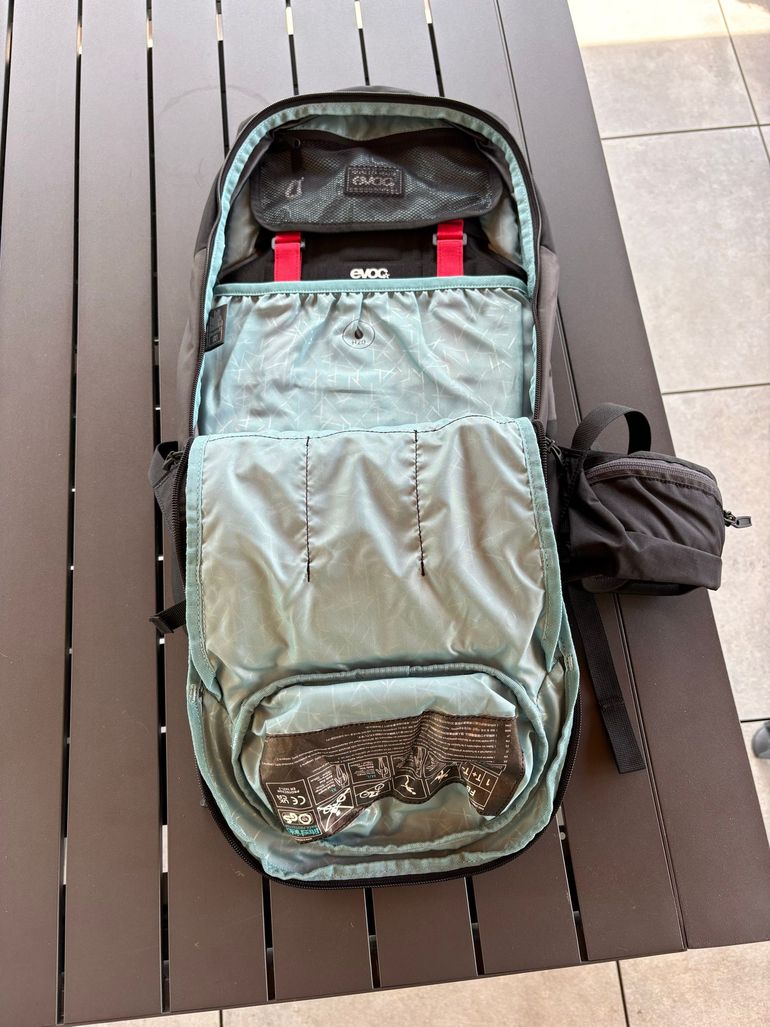 Used EVOC FR Lite Race 10 Backpack bike — image 6 of 7