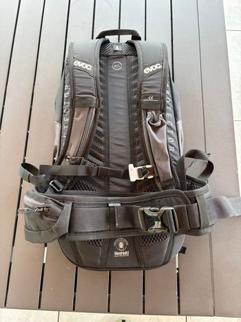 Used EVOC FR Lite Race 10 Backpack bike — image 5 of 7