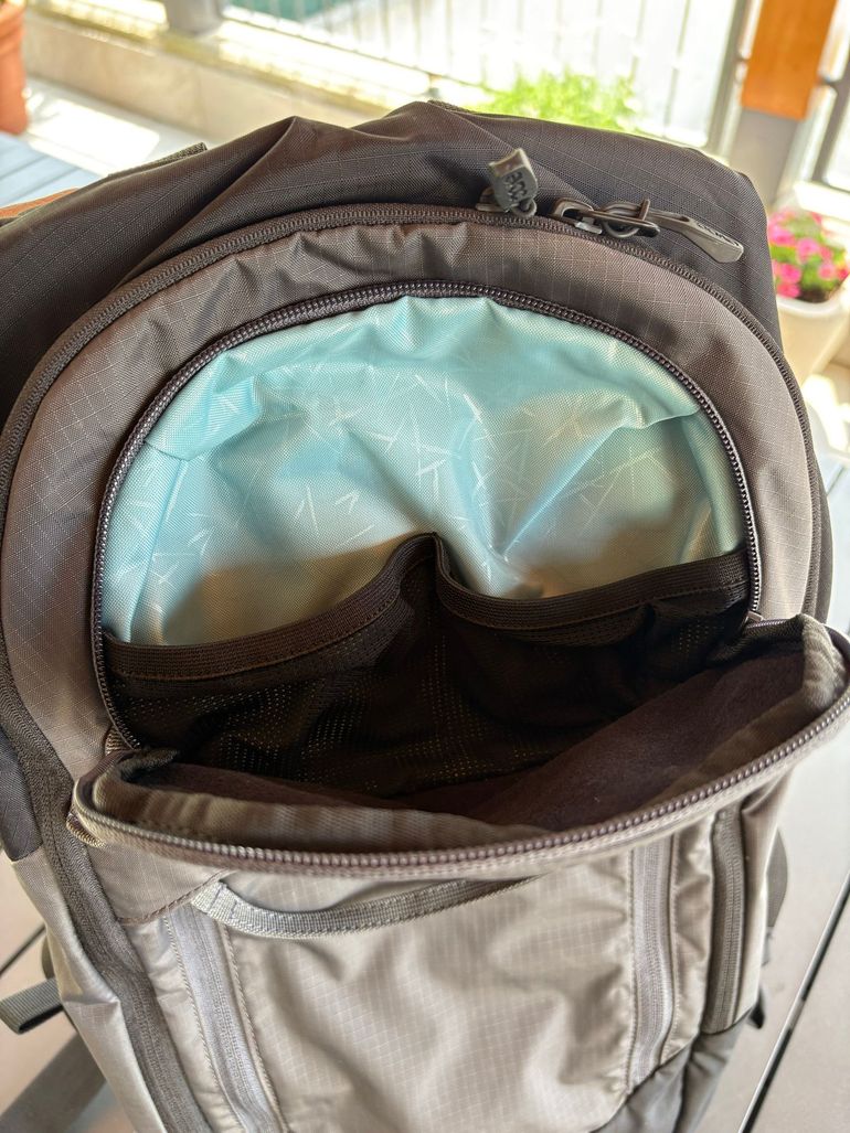 Used EVOC FR Lite Race 10 Backpack bike — image 4 of 7