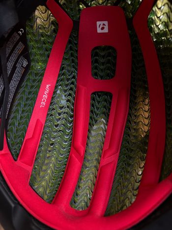 Used Bontrager XXX WaveCel Helmet 2024 bike — image 4 of 8