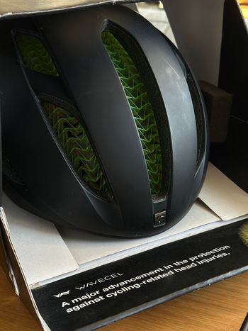 Used Bontrager XXX WaveCel Helmet 2024 bike — image 2 of 8