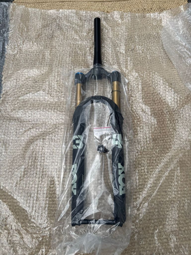 Used Fox 34 Factory Grip2 130mm, 29” 2024 bike — image 1 of 4