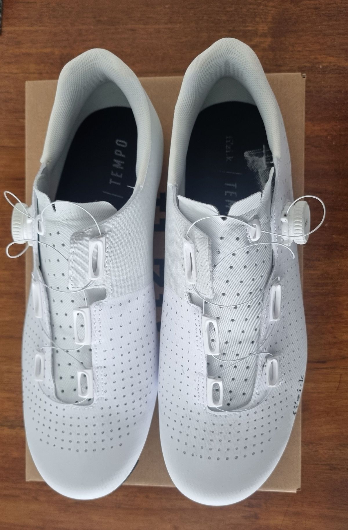 Fizik Tempo Decos Carbon Wide 2026