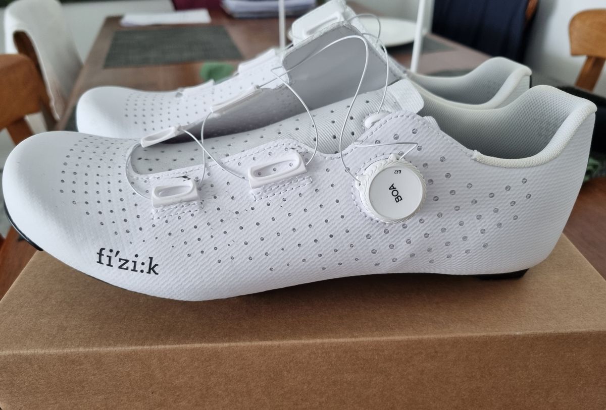 Fizik Tempo Decos Carbon Wide 2026