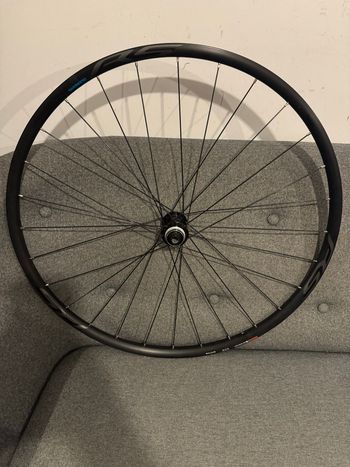 Used Shimano RS171 Gravel Wheelset 2025 bike — image 2 of 8