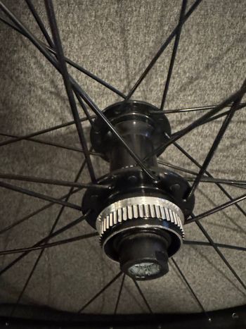 Used Shimano RS171 Gravel Wheelset 2025 bike — image 5 of 8