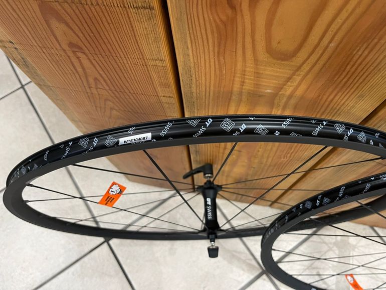 Used Dt Swiss PR 1400 DICUT OXiC Wheelset 2026 bike — image 2 of 6