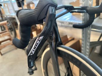 Used Sram Force eTap AXS E1 12-speed Groupset 2026 bike — image 7 of 10