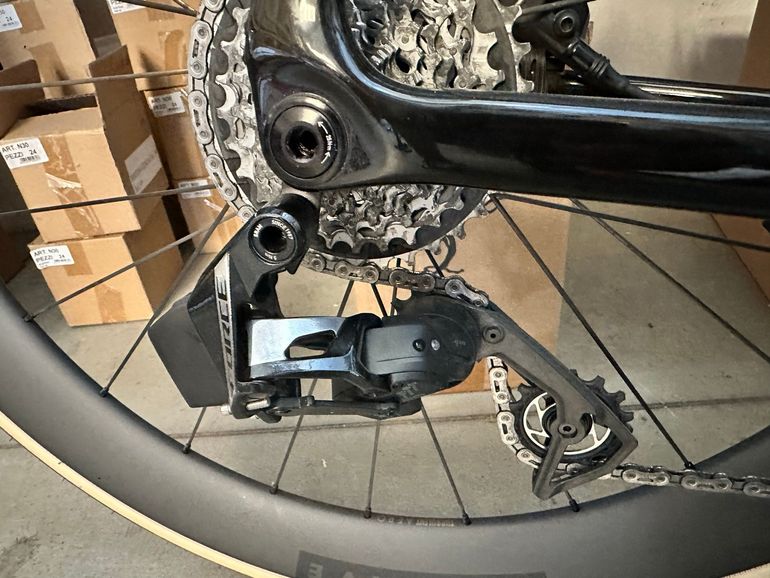 Used Sram Force eTap AXS E1 12-speed Groupset 2026 bike — image 4 of 10