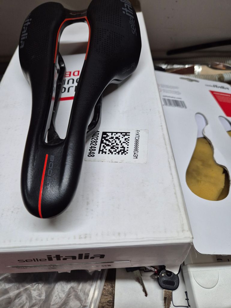 Used Selle Italia SLR Boost Kit Carbonio Superflow S3 - Nero bike — image 1 of 4
