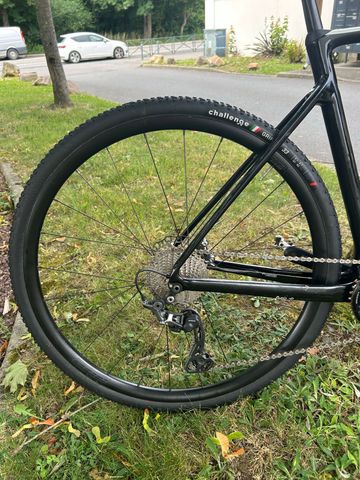 Used Challenge 700x33 bike — image 3 of 8