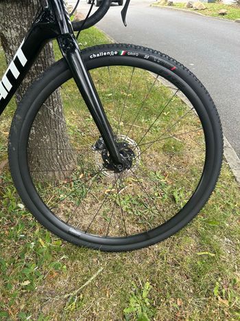 Used Challenge 700x33 bike — image 2 of 8