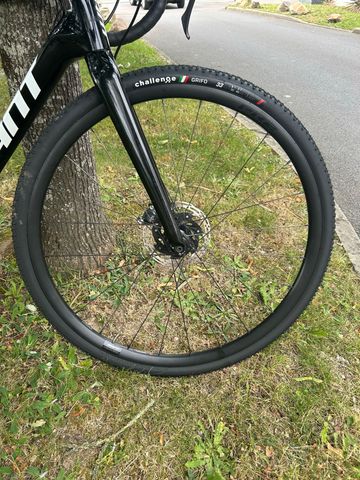 Used Challenge 700x33 bike — image 2 of 8