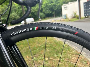 Used Challenge 700x33 bike — image 1 of 8