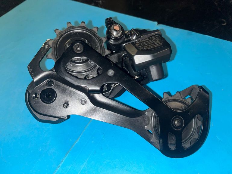 Used Shimano XT Di2 RD-M8250-SGS 12v Wireless 2026 bike — image 5 of 9