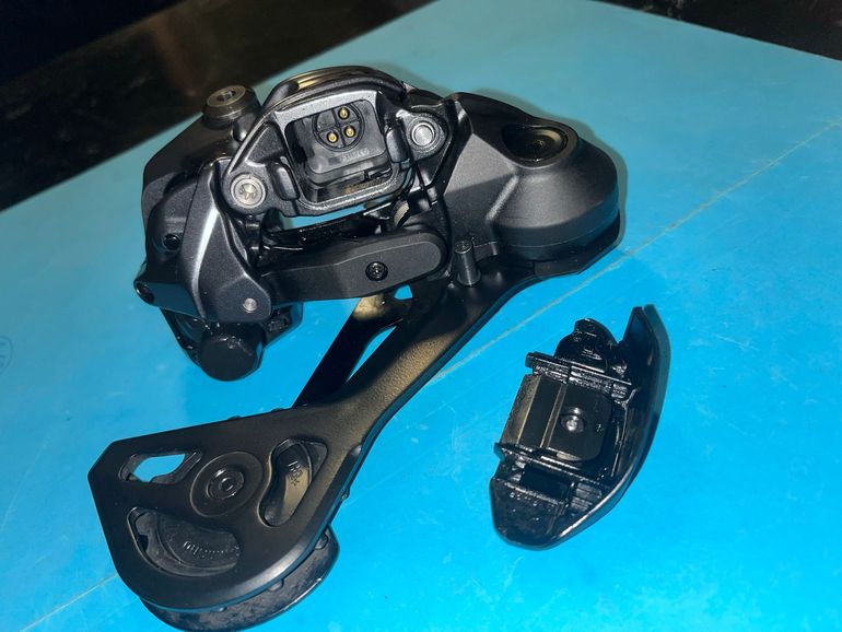Used Shimano XT Di2 RD-M8250-SGS 12v Wireless 2026 bike — image 8 of 9