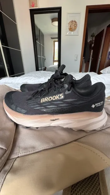 Used Brooks Cascadia 19 GTX bike — image 2 of 5