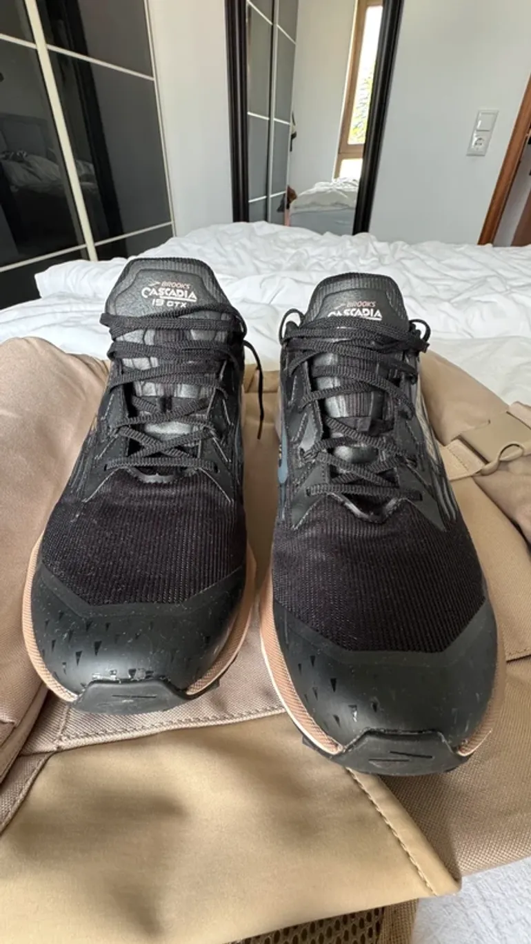 Used Brooks Cascadia 19 GTX bike — image 3 of 5
