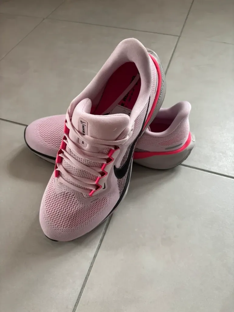 Used Pegasus Chaussure de Running Nike 41 bike — image 2 of 6