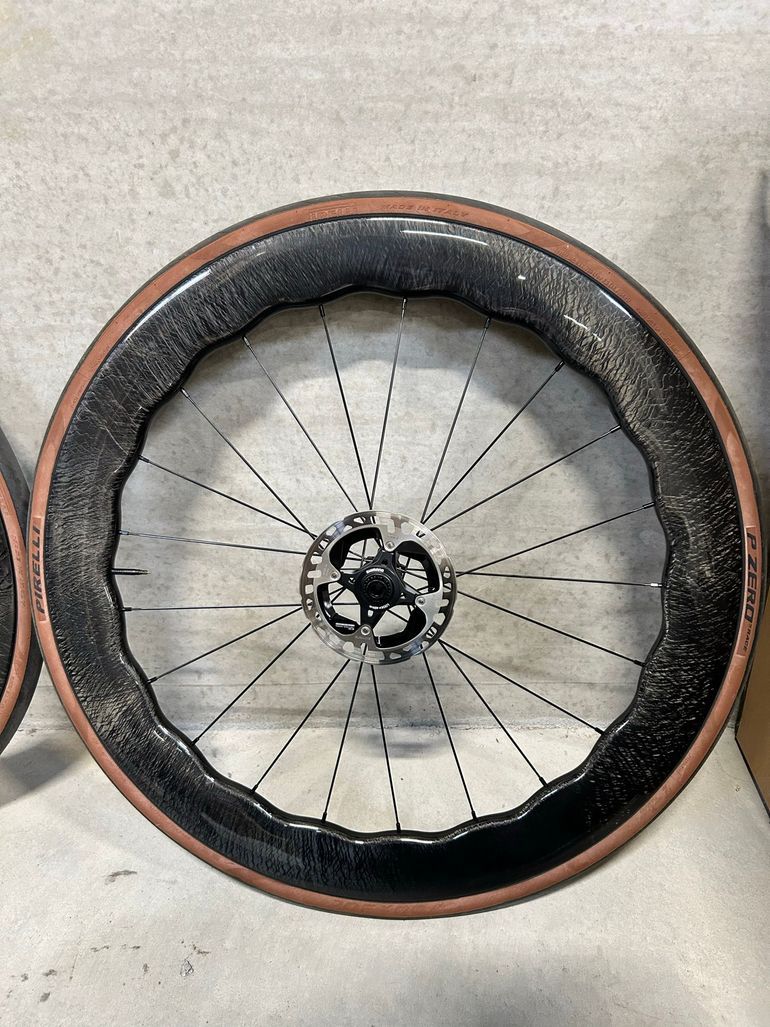 Used carbonal Custom wave wheelset 2026 bike — image 2 of 4